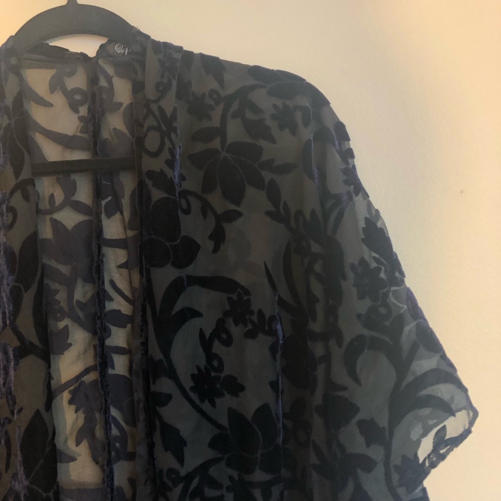 🦋SOLD🦋Embroidery Kimono
